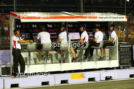 Marussia F1 Team pit gantry. 21.09.2013. Formula 1 World Championship, Rd 13, Singapore Grand Prix, Singapore, Singapore, Qualifying Day.
