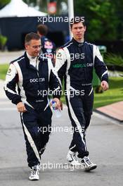 (L to R): Dr Ian Roberts (GBR) FIA Doctor with Alan Van Der Merwe (RSA) FIA Medical Car Driver. 21.09.2013. Formula 1 World Championship, Rd 13, Singapore Grand Prix, Singapore, Singapore, Qualifying Day.