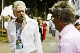Bob Geldof (IRE) with Eddie Jordan (IRE) BBC Television Pundit. 21.09.2013. Formula 1 World Championship, Rd 13, Singapore Grand Prix, Singapore, Singapore, Qualifying Day.