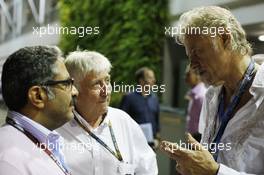 Bob Geldof (IRE) (Right) with Herbie Blash (GBR) FIA Delegate (Centre) and Muhammed Al Khalifa (BRN) Bahrain Circuit Chairman (Left). 21.09.2013. Formula 1 World Championship, Rd 13, Singapore Grand Prix, Singapore, Singapore, Qualifying Day.