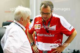 (L to R): Herbie Blash (GBR) FIA Delegate with Stefano Domenicali (ITA) Ferrari General Director. 21.09.2013. Formula 1 World Championship, Rd 13, Singapore Grand Prix, Singapore, Singapore, Qualifying Day.