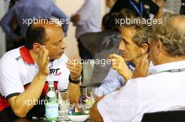 (L to R): Frederic Vasseur (FRA) ART GP Boss with Alain Prost (FRA). 21.09.2013. Formula 1 World Championship, Rd 13, Singapore Grand Prix, Singapore, Singapore, Qualifying Day.