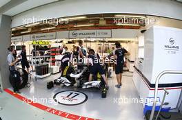 Valtteri Bottas (FIN) Williams FW35 in the pits.