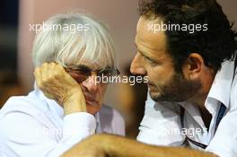 (L to R): Bernie Ecclestone (GBR) CEO Formula One Group (FOM) with Matteo Bonciani (ITA) FIA Media Delegate. 22.09.2013. Formula 1 World Championship, Rd 13, Singapore Grand Prix, Singapore, Singapore, Race Day.