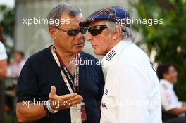 (L to R): Sir Martin Sorrell (GBR) WPP Group CEO with Jackie Stewart (GBR). 22.09.2013. Formula 1 World Championship, Rd 13, Singapore Grand Prix, Singapore, Singapore, Race Day.