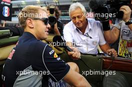 Sebastian Vettel (GER) Red Bull Racing with Bob Constanduros (GBR) Journalist and Circuit Commentator on the drivers parade. 22.09.2013. Formula 1 World Championship, Rd 13, Singapore Grand Prix, Singapore, Singapore, Race Day.