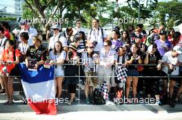 Fans waiting outside the paddock entrance. 22.09.2013. Formula 1 World Championship, Rd 13, Singapore Grand Prix, Singapore, Singapore, Race Day.
