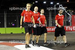 Max Chilton (GBR) Marussia F1 Team walks the circuit with the team. 19.09.2013. Formula 1 World Championship, Rd 13, Singapore Grand Prix, Singapore, Singapore, Preparation Day.