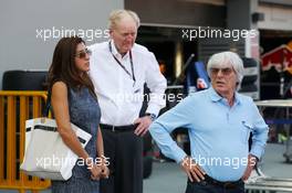 Bernie Ecclestone (GBR) CEO Formula One Group (FOM) with Ron Walker (AUS) Chairman of the Australian GP Corporation and fiance Fabiana Flosi (BRA). 19.09.2013. Formula 1 World Championship, Rd 13, Singapore Grand Prix, Singapore, Singapore, Preparation Day.