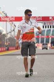 Paul di Resta (GBR) Sahara Force India F1 walks the circuit. 19.09.2013. Formula 1 World Championship, Rd 13, Singapore Grand Prix, Singapore, Singapore, Preparation Day.