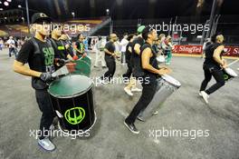 A drum band plays as fans walk the circuit. 19.09.2013. Formula 1 World Championship, Rd 13, Singapore Grand Prix, Singapore, Singapore, Preparation Day.