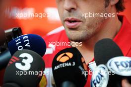 Fernando Alonso (ESP) Ferrari with the media. 19.09.2013. Formula 1 World Championship, Rd 13, Singapore Grand Prix, Singapore, Singapore, Preparation Day.
