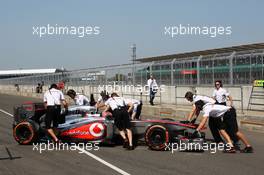 Kevin Magnussen (DEN) McLaren MP4-28 Test Driver in the pits. 17.07.2013. Formula One Young Drivers Test, Day 1, Silverstone, England.