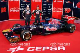 (L to R): Jean-Eric Vergne (FRA) Scuderia Toro Rosso and Daniel Ricciardo (AUS) Scuderia Toro Rosso unveil the new Scuderia Toro Rosso STR8. 04.02.2013. Scuderia Toro Rosso STR8 Launch, Jerez, Spain.
