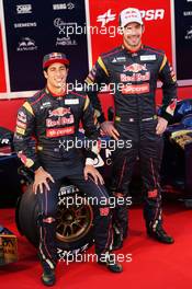 (L to R): Jean-Eric Vergne (FRA) Scuderia Toro Rosso and team mate Daniel Ricciardo (AUS) Scuderia Toro Rosso with the new Scuderia Toro Rosso STR8. 04.02.2013. Scuderia Toro Rosso STR8 Launch, Jerez, Spain.