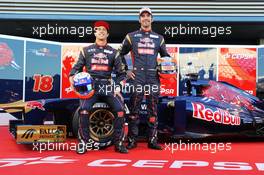 (L to R): Daniel Ricciardo (AUS) Scuderia Toro Rosso and team mate Jean-Eric Vergne (FRA) Scuderia Toro Rosso with the new Scuderia Toro Rosso STR8. 04.02.2013. Scuderia Toro Rosso STR8 Launch, Jerez, Spain.