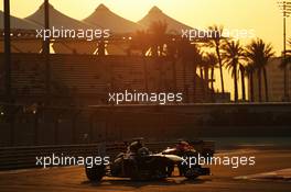 Jean-Eric Vergne (FRA) Scuderia Toro Rosso STR8. 01.11.2013. Formula 1 World Championship, Rd 17, Abu Dhabi Grand Prix, Yas Marina Circuit, Abu Dhabi, Practice Day.