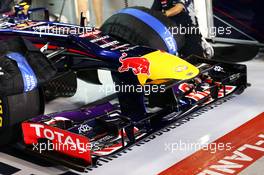 Sebastian Vettel (GER) Red Bull Racing RB9 front wing. 01.11.2013. Formula 1 World Championship, Rd 17, Abu Dhabi Grand Prix, Yas Marina Circuit, Abu Dhabi, Practice Day.