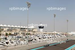 Lewis Hamilton (GBR) Mercedes AMG F1 W04. 01.11.2013. Formula 1 World Championship, Rd 17, Abu Dhabi Grand Prix, Yas Marina Circuit, Abu Dhabi, Practice Day.