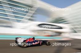 Daniel Ricciardo (AUS) Scuderia Toro Rosso STR8. 01.11.2013. Formula 1 World Championship, Rd 17, Abu Dhabi Grand Prix, Yas Marina Circuit, Abu Dhabi, Practice Day.