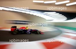 Sebastian Vettel (GER), Red Bull Racing  01.11.2013. Formula 1 World Championship, Rd 17, Abu Dhabi Grand Prix, Yas Marina Circuit, Abu Dhabi, Practice Day.