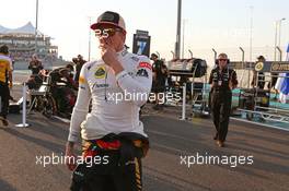 Kimi Raikkonen (FIN) Lotus F1 Team on the grid. 03.11.2013. Formula 1 World Championship, Rd 17, Abu Dhabi Grand Prix, Yas Marina Circuit, Abu Dhabi, Race Day.