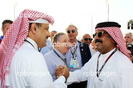 Jean Todt (FRA) FIA President on the grid with Shaikh Abdulla Bin Isa Al-Khalifa (BRN) FIA Motorsport Council (Right). 03.11.2013. Formula 1 World Championship, Rd 17, Abu Dhabi Grand Prix, Yas Marina Circuit, Abu Dhabi, Race Day.