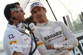 (L to R): Bradley Joyce (GBR) Sahara Force India F1 Race Engineer with Adrian Sutil (GER) Sahara Force India F1 on the grid. 03.11.2013. Formula 1 World Championship, Rd 17, Abu Dhabi Grand Prix, Yas Marina Circuit, Abu Dhabi, Race Day.
