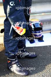 Sebastian Vettel (GER) Red Bull Racing on the grid. 03.11.2013. Formula 1 World Championship, Rd 17, Abu Dhabi Grand Prix, Yas Marina Circuit, Abu Dhabi, Race Day.