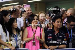 Chalerm Yoovidhya (THA) Red Bull Racing Co-Owner with his wife in parc ferme. 03.11.2013. Formula 1 World Championship, Rd 17, Abu Dhabi Grand Prix, Yas Marina Circuit, Abu Dhabi, Race Day.