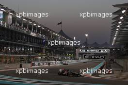Jean-Eric Vergne (FRA) Scuderia Toro Rosso STR8. 03.11.2013. Formula 1 World Championship, Rd 17, Abu Dhabi Grand Prix, Yas Marina Circuit, Abu Dhabi, Race Day.