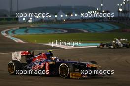 Daniel Ricciardo (AUS) Scuderia Toro Rosso STR8. 03.11.2013. Formula 1 World Championship, Rd 17, Abu Dhabi Grand Prix, Yas Marina Circuit, Abu Dhabi, Race Day.