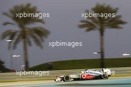 Sergio Perez (MEX) McLaren MP4-28. 03.11.2013. Formula 1 World Championship, Rd 17, Abu Dhabi Grand Prix, Yas Marina Circuit, Abu Dhabi, Race Day.