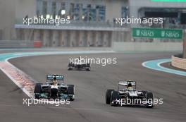 Lewis Hamilton (GBR), Mercedes Grand Prix and Esteban Gutierrez (MEX), Sauber F1 Team  03.11.2013. Formula 1 World Championship, Rd 17, Abu Dhabi Grand Prix, Yas Marina Circuit, Abu Dhabi, Race Day.