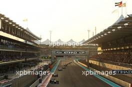 Lewis Hamilton (GBR) Mercedes AMG F1 W04. 03.11.2013. Formula 1 World Championship, Rd 17, Abu Dhabi Grand Prix, Yas Marina Circuit, Abu Dhabi, Race Day.
