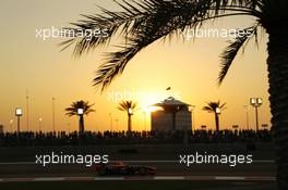 Sebastian Vettel (GER) Red Bull Racing RB9. 03.11.2013. Formula 1 World Championship, Rd 17, Abu Dhabi Grand Prix, Yas Marina Circuit, Abu Dhabi, Race Day.
