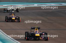 Mark Webber (AUS) Red Bull Racing RB9 leads on the formation lap. 03.11.2013. Formula 1 World Championship, Rd 17, Abu Dhabi Grand Prix, Yas Marina Circuit, Abu Dhabi, Race Day.