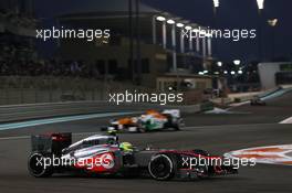 Sergio Perez (MEX) McLaren MP4-28. 03.11.2013. Formula 1 World Championship, Rd 17, Abu Dhabi Grand Prix, Yas Marina Circuit, Abu Dhabi, Race Day.
