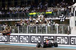 Race winner Sebastian Vettel (GER) Red Bull Racing RB9 takes the chequered flag at the end of the race. 03.11.2013. Formula 1 World Championship, Rd 17, Abu Dhabi Grand Prix, Yas Marina Circuit, Abu Dhabi, Race Day.