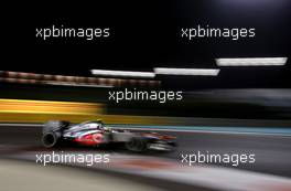 Sergio Perez (MEX), McLaren Mercedes  03.11.2013. Formula 1 World Championship, Rd 17, Abu Dhabi Grand Prix, Yas Marina Circuit, Abu Dhabi, Race Day.