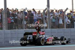Kimi Raikkonen (FIN) Lotus F1 E21 retired from the race on the first lap. 03.11.2013. Formula 1 World Championship, Rd 17, Abu Dhabi Grand Prix, Yas Marina Circuit, Abu Dhabi, Race Day.