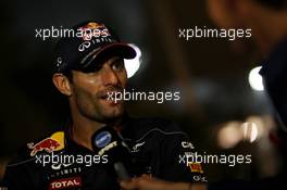 Mark Webber (AUS) Red Bull Racing with the media. 02.11.2013. Formula 1 World Championship, Rd 17, Abu Dhabi Grand Prix, Yas Marina Circuit, Abu Dhabi, Qualifying Day.