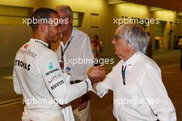 (L to R): Lewis Hamilton (GBR) Mercedes AMG F1 with Bernie Ecclestone (GBR) CEO Formula One Group (FOM). 02.11.2013. Formula 1 World Championship, Rd 17, Abu Dhabi Grand Prix, Yas Marina Circuit, Abu Dhabi, Qualifying Day.