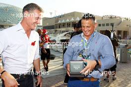 (L to R): David Coulthard (GBR) Red Bull Racing and Scuderia Toro Advisor / BBC Television Commentator with Darren Gough (GBR) Former Cricket Player. 02.11.2013. Formula 1 World Championship, Rd 17, Abu Dhabi Grand Prix, Yas Marina Circuit, Abu Dhabi, Qualifying Day.