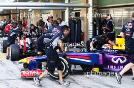Mark Webber (AUS) Red Bull Racing RB9 and Sebastian Vettel (GER) Red Bull Racing RB9 in the pits. 02.11.2013. Formula 1 World Championship, Rd 17, Abu Dhabi Grand Prix, Yas Marina Circuit, Abu Dhabi, Qualifying Day.