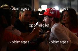 Fernando Alonso (ESP) Ferrari with the media. 02.11.2013. Formula 1 World Championship, Rd 17, Abu Dhabi Grand Prix, Yas Marina Circuit, Abu Dhabi, Qualifying Day.