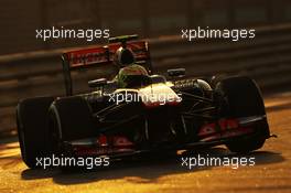 Sergio Perez (MEX) McLaren MP4-28. 02.11.2013. Formula 1 World Championship, Rd 17, Abu Dhabi Grand Prix, Yas Marina Circuit, Abu Dhabi, Qualifying Day.