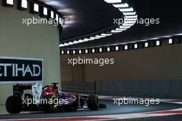 Jean-Eric Vergne (FRA) Scuderia Toro Rosso STR8. 02.11.2013. Formula 1 World Championship, Rd 17, Abu Dhabi Grand Prix, Yas Marina Circuit, Abu Dhabi, Qualifying Day.