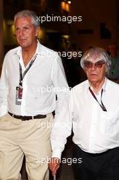 (L to R): Marco Tronchetti Provera (ITA) Pirelli Chairman with Bernie Ecclestone (GBR) CEO Formula One Group (FOM). 02.11.2013. Formula 1 World Championship, Rd 17, Abu Dhabi Grand Prix, Yas Marina Circuit, Abu Dhabi, Qualifying Day.