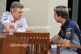 (L to R): Kevin Magnussen (DEN) McLaren Test Driver with Antonio Felix da Costa (POR) Red Bull Racing Test Driver. 03.11.2013. Formula 1 World Championship, Rd 17, Abu Dhabi Grand Prix, Yas Marina Circuit, Abu Dhabi, Race Day.